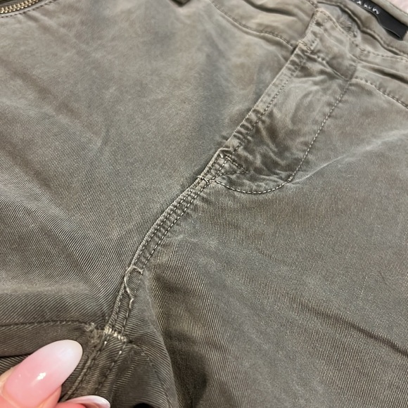 J Brand Maverick Low Rise Cargo Skinny Jeans in Vintage Armadillo Olive - Picture 13 of 16